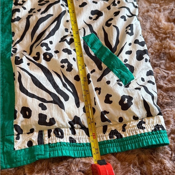 Vtg Casual Isle  Animal Print Jacket with Green Accents size M - Picture 7 of 16